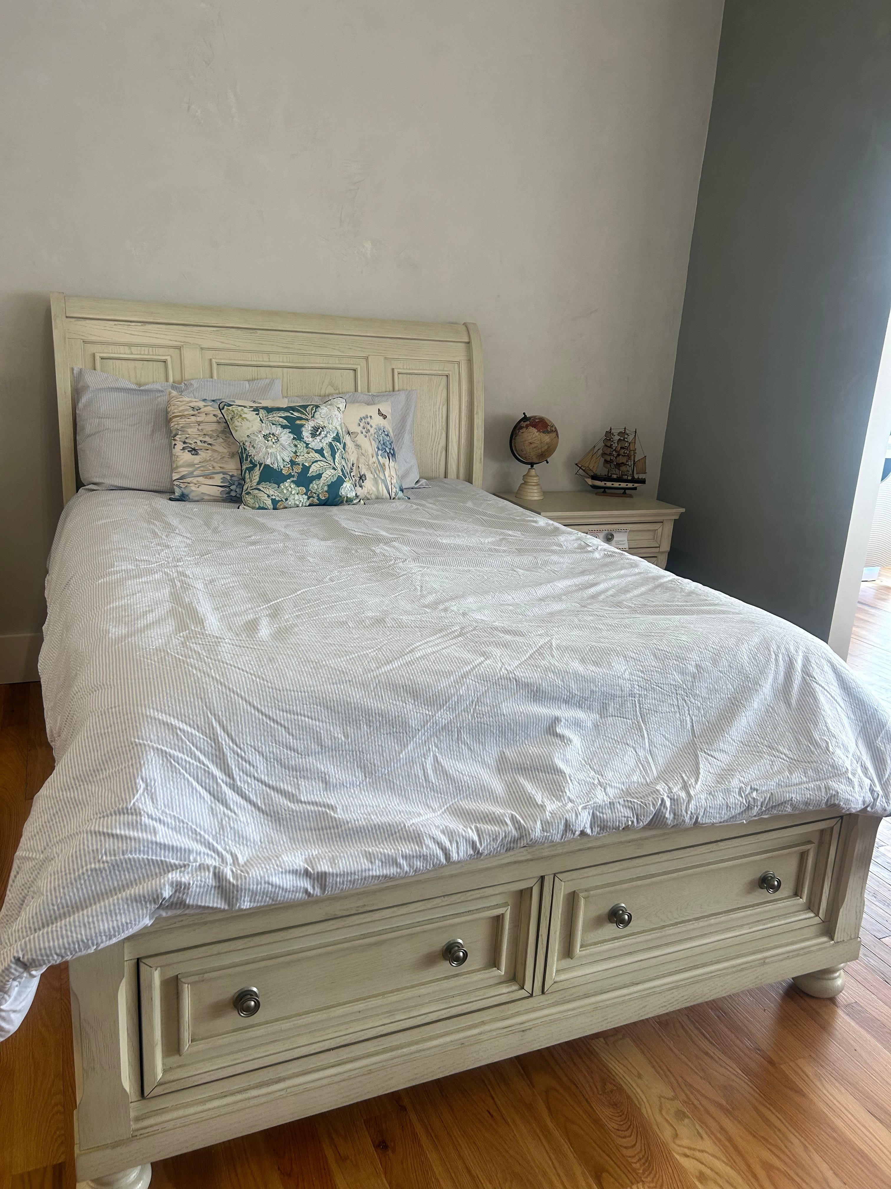 Abigail Bedroom Collection